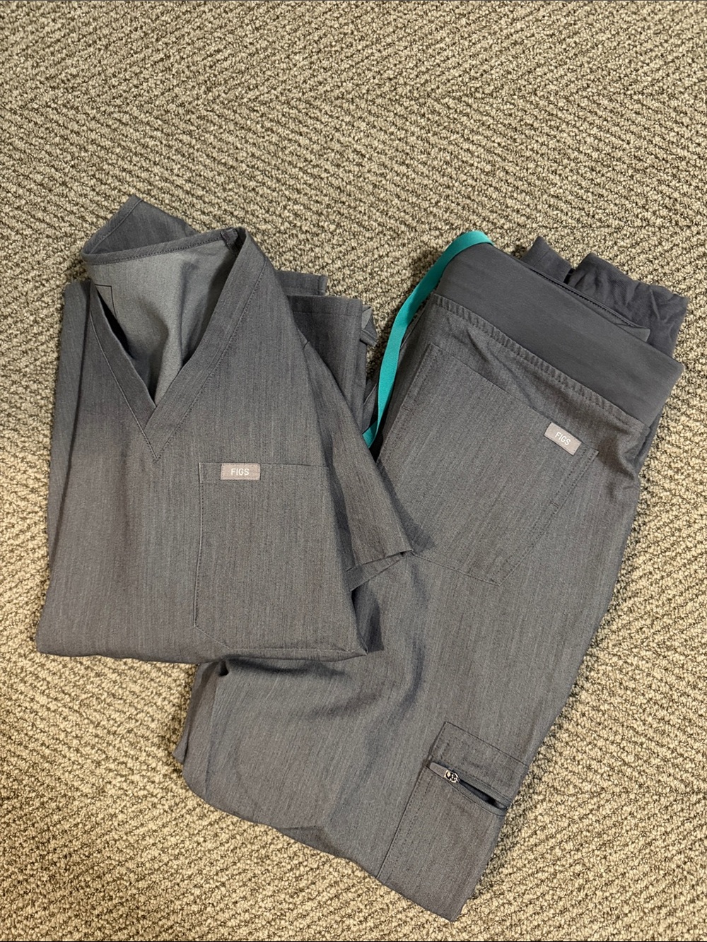 Figs women’s one pocket top with Zamora joggers scrub set graphite color